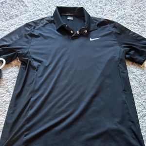 Men’s medium Nike Tiger Woods golf shirt. Excellent condition.